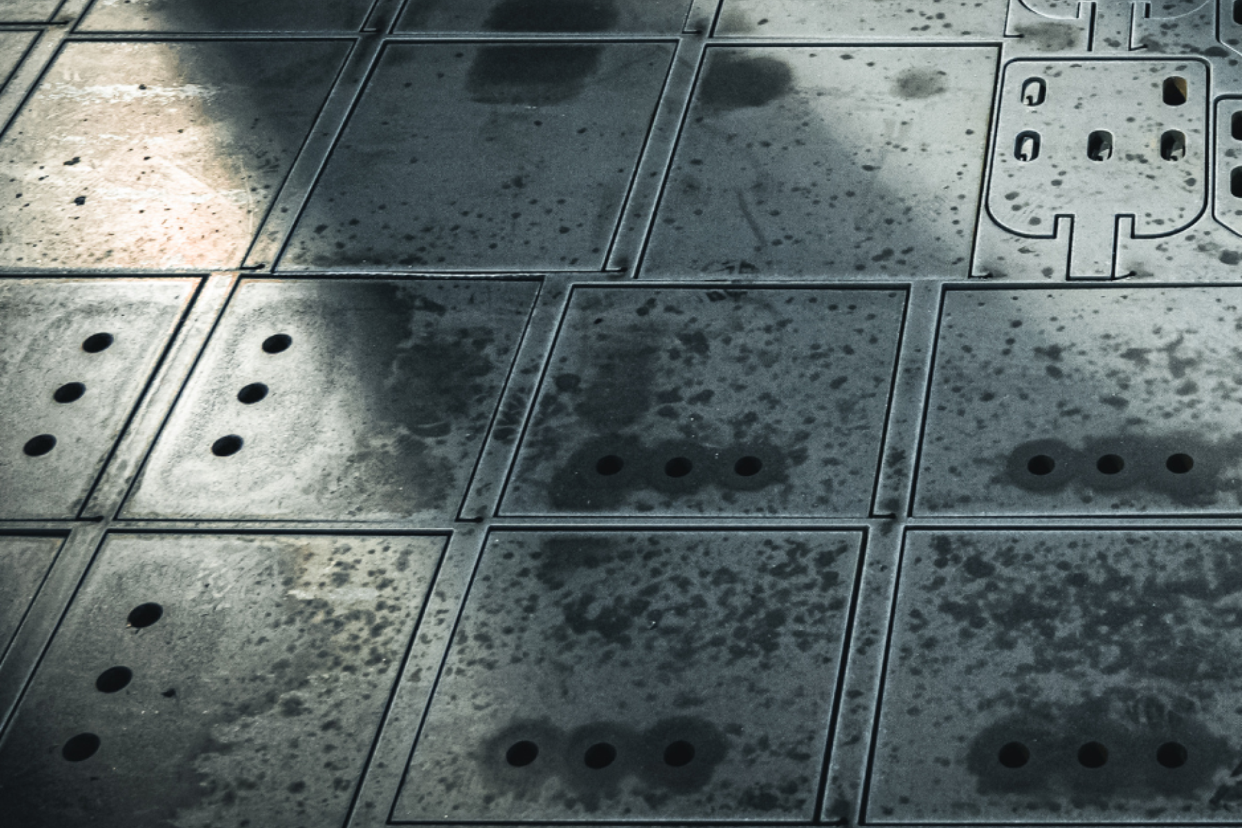 Plasmasnijden van vormen in platen en boren van gaten